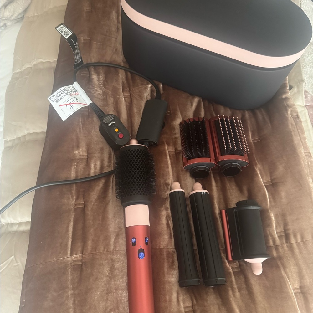 Dyson Airwrap Complete special edition, Bronze and Strawberry pink.